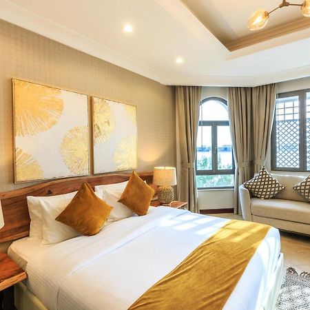 The S Holiday Homes - Stunning 5 Bedrooms Villa At The Palm Jumeirah With Private Beach And Pool Dubai Exterior photo